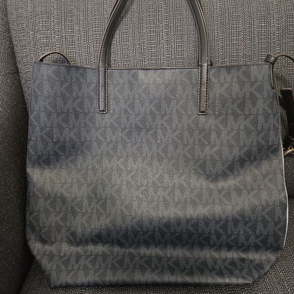 Michael Kors Jet Set Charm Tote - Picture 4 of 6